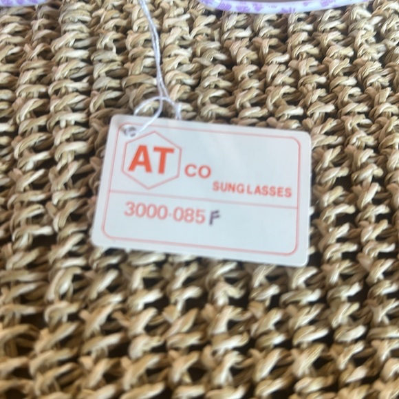 R.O.C Taiwan Lavender and White Sunglasses NWT - Picture 3 of 7